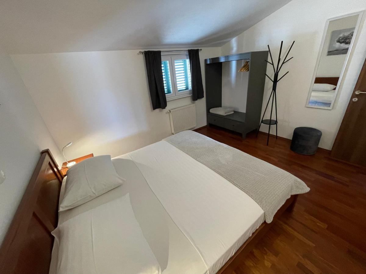 Apartments Cavar Trogir Eksteriør bilde