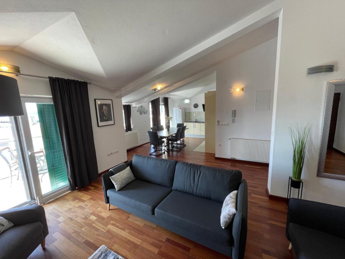 Apartments Cavar Trogir Eksteriør bilde