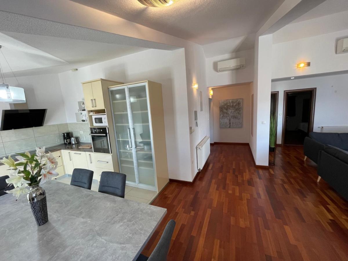 Apartments Cavar Trogir Eksteriør bilde