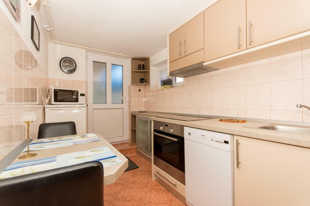 Apartments Cavar Trogir Eksteriør bilde