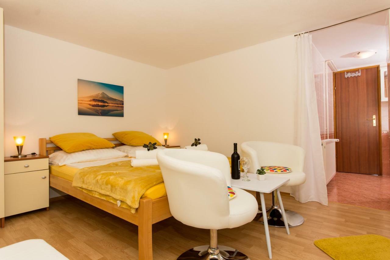 Apartments Cavar Trogir Eksteriør bilde