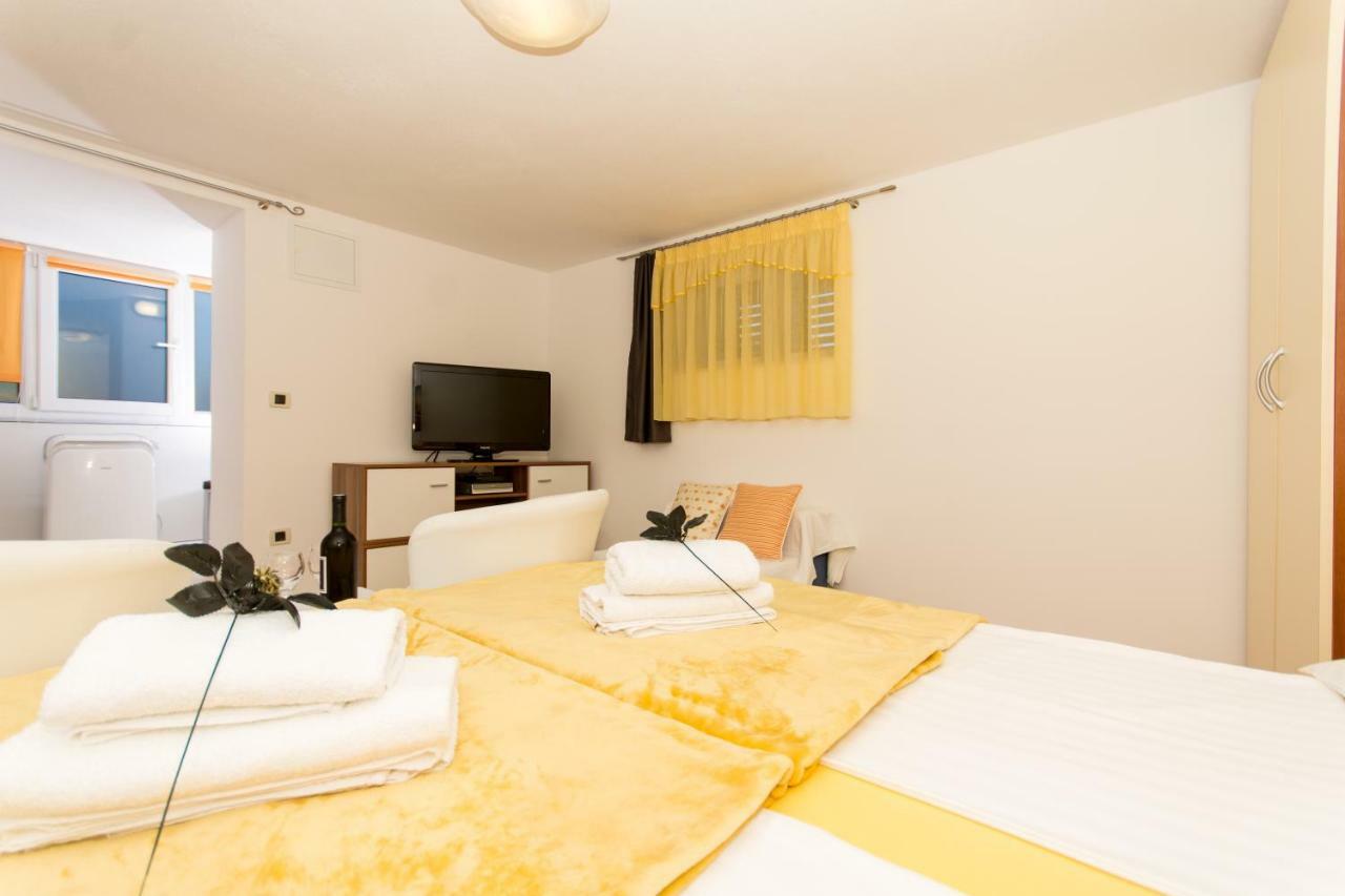 Apartments Cavar Trogir Eksteriør bilde