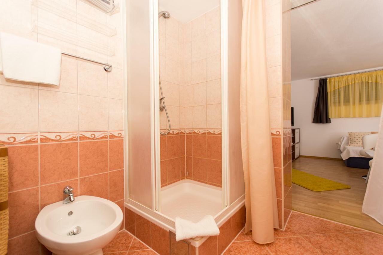 Apartments Cavar Trogir Eksteriør bilde