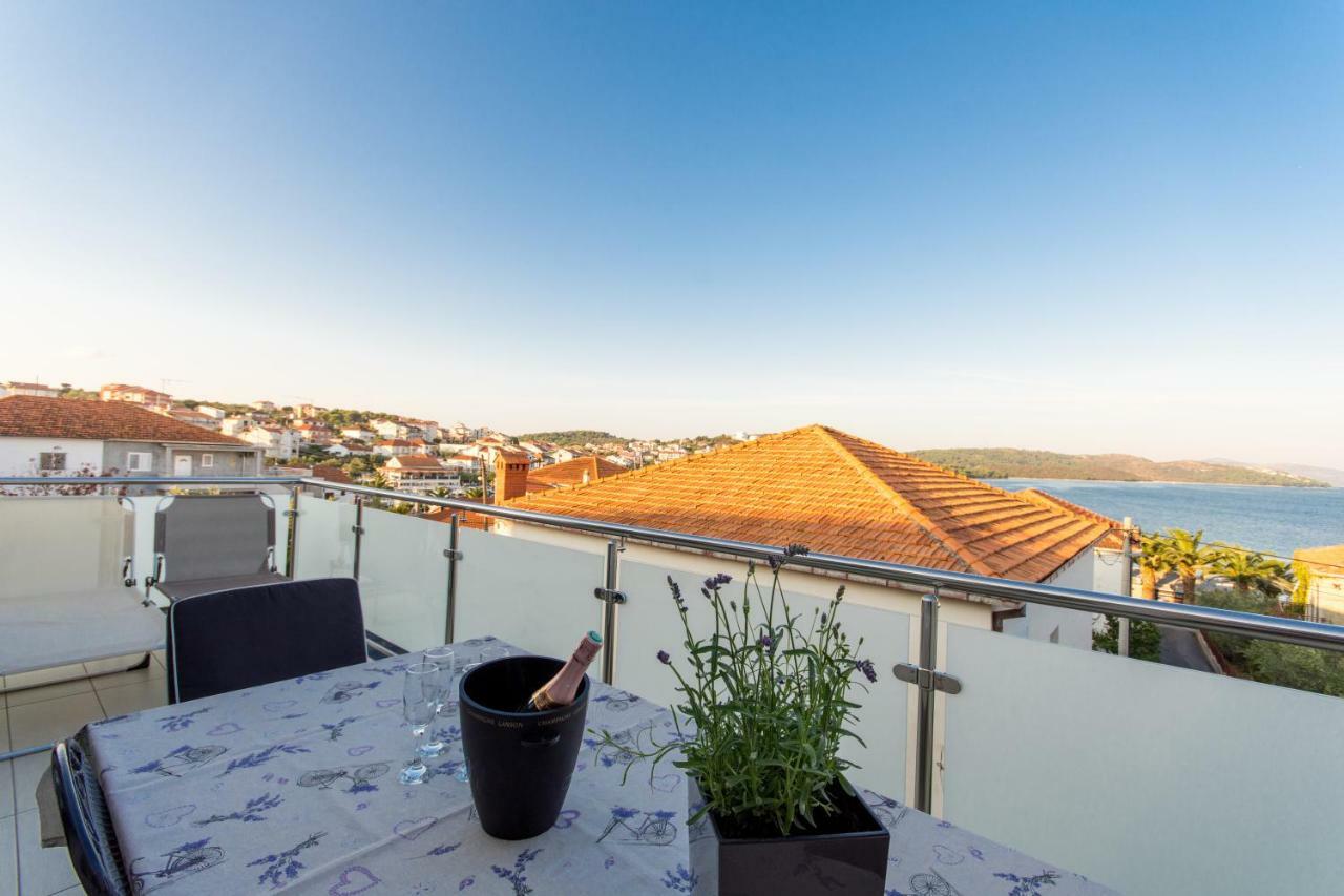 Apartments Cavar Trogir Eksteriør bilde