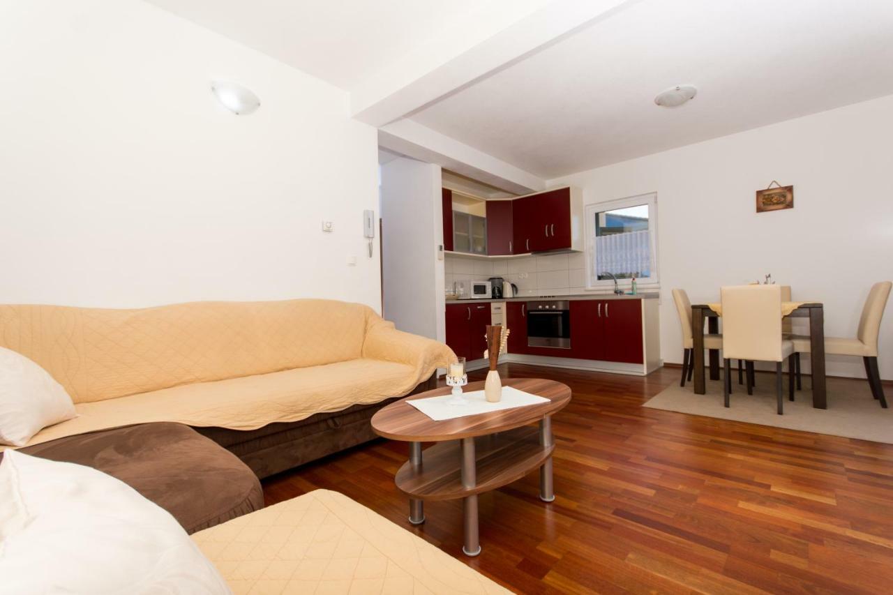 Apartments Cavar Trogir Eksteriør bilde