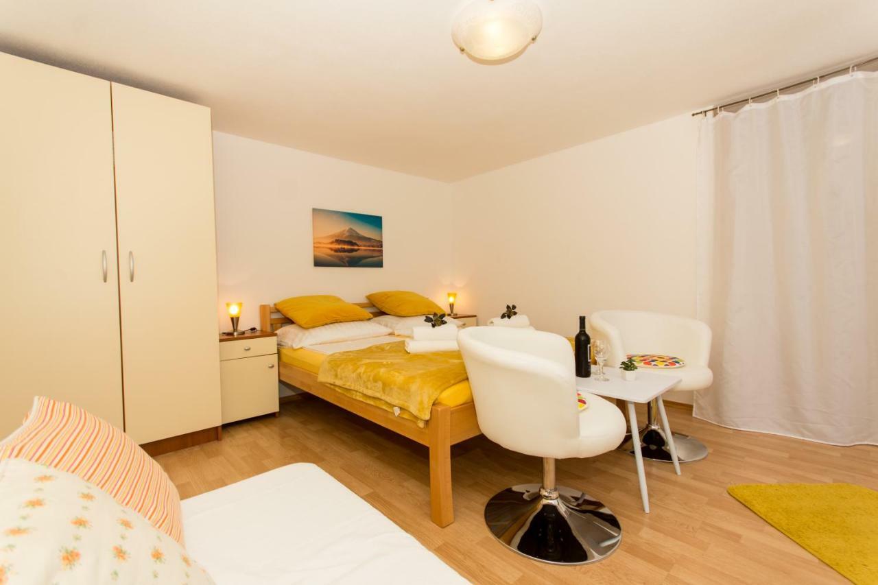 Apartments Cavar Trogir Eksteriør bilde