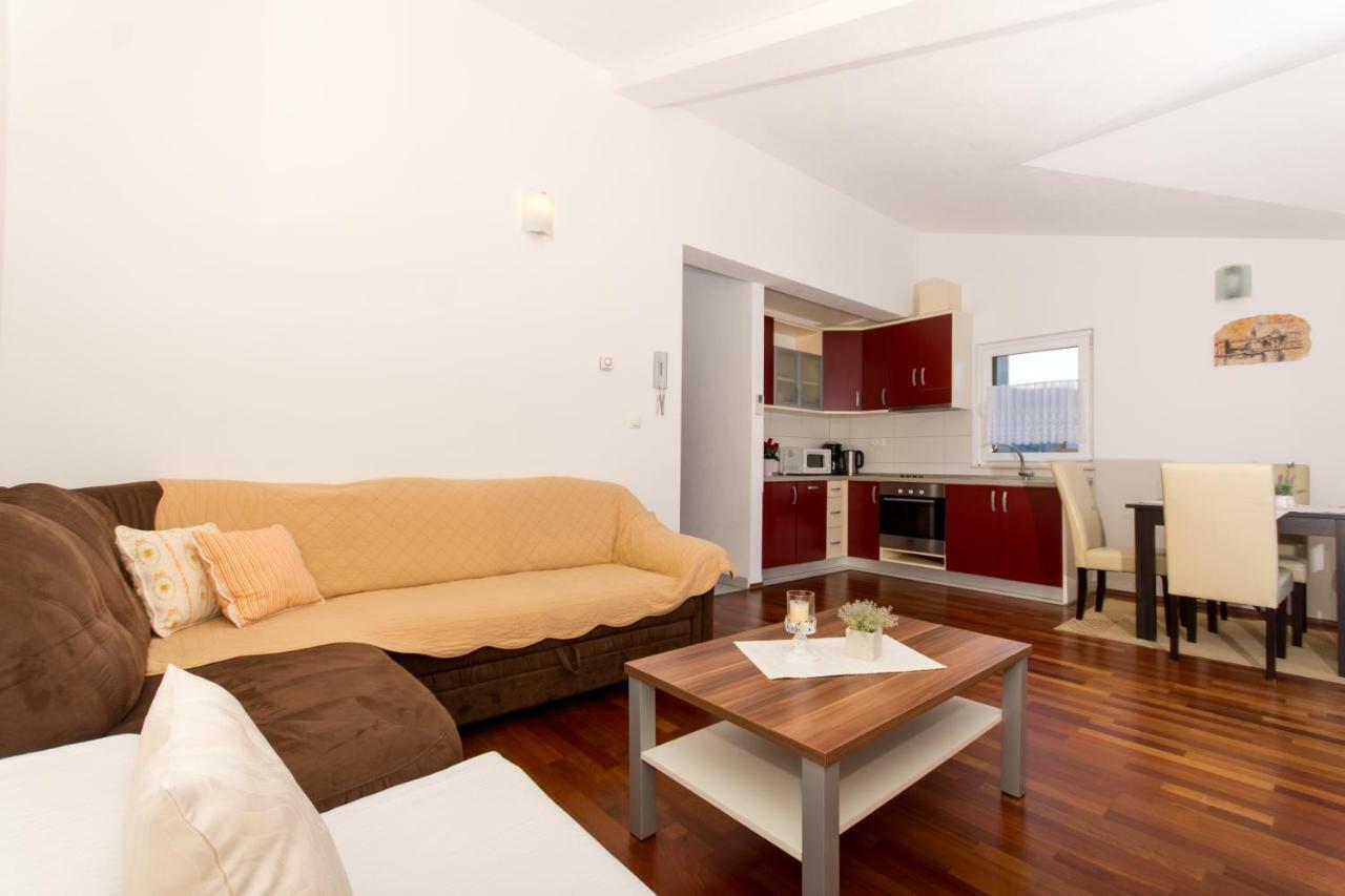 Apartments Cavar Trogir Eksteriør bilde