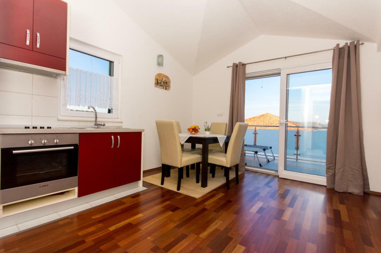 Apartments Cavar Trogir Eksteriør bilde